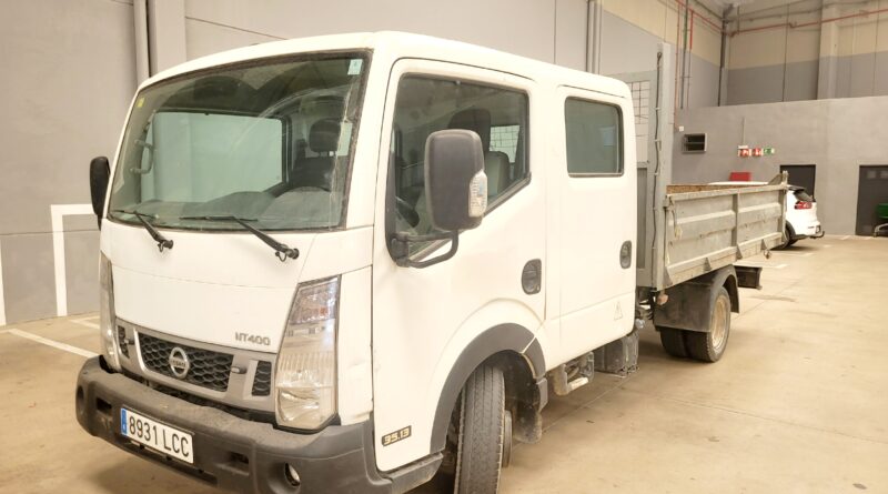 Nissan NT400 volquete 8931LCC